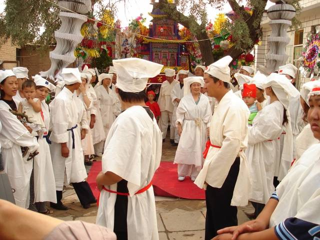 中原民间戴孝习俗,要求亡者儿女需要重孝