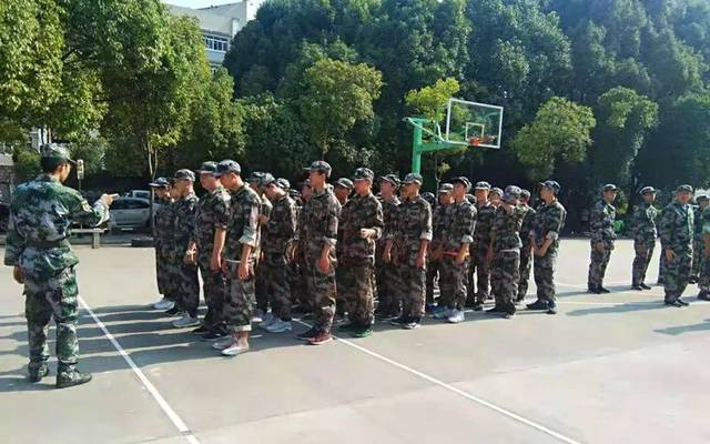 贵阳10所学校军训高清大图来啦~来看看孩子"硬核"的瞬间!