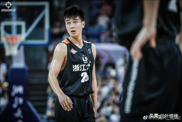 浙江大学男篮队长何昊天,一位球技出众热爱学习的辽宁