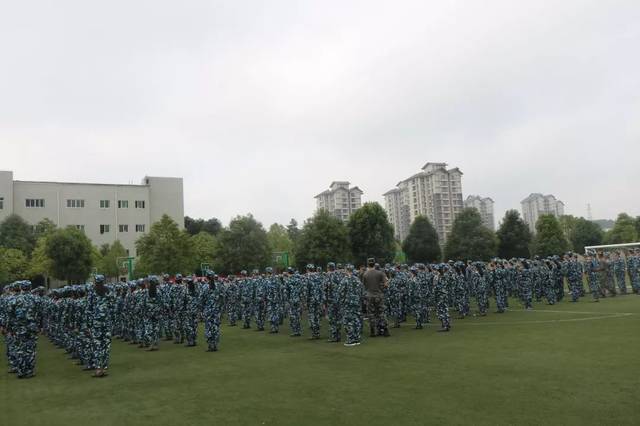 贵阳10所学校军训高清大图来啦~来看看孩子"硬核"的瞬间!