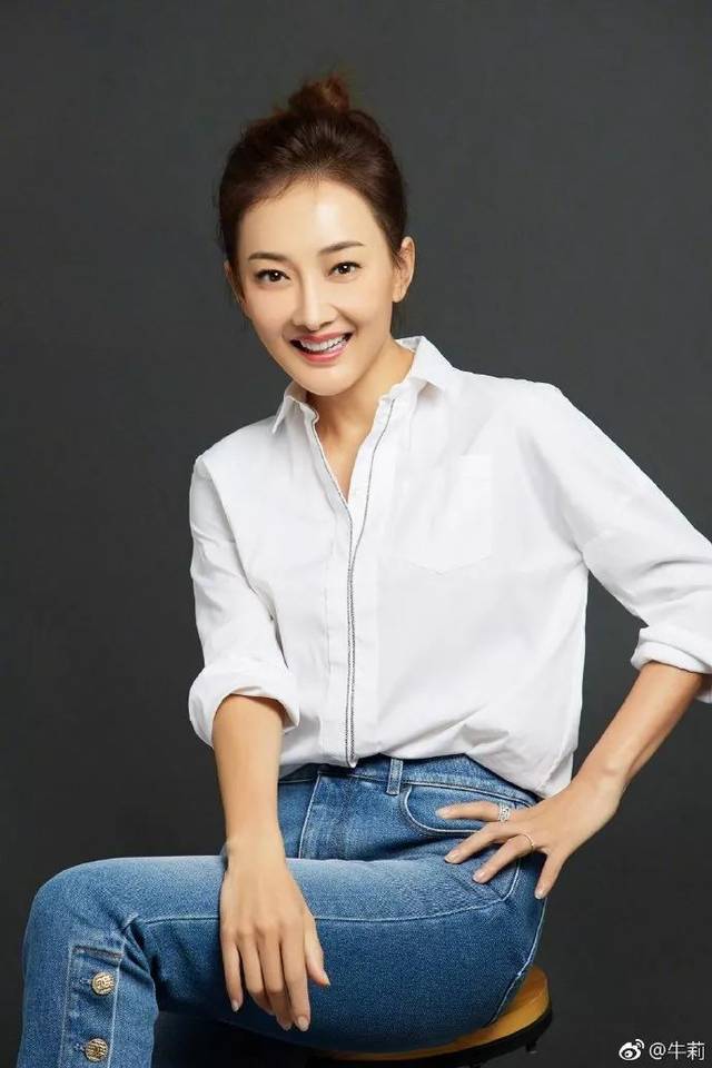 46岁牛莉比基尼照曝光,狂秀马甲线,果然运动才是女人最好的保养品!