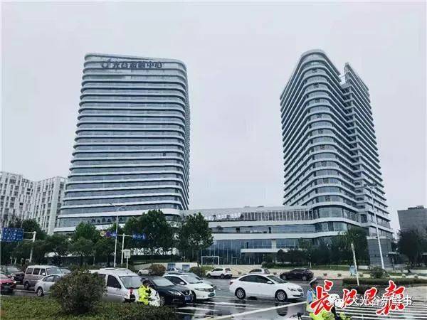 星巴克光谷金融中心店开业!一批知名企业也新近入驻!_手机搜狐网