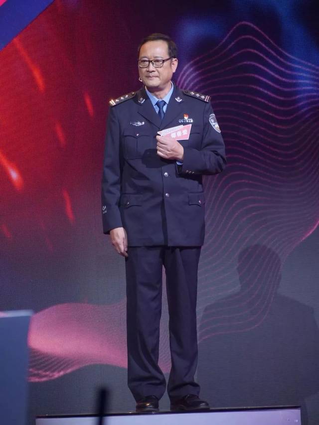 谭善爱,是 当年在香港回归中英防务交接仪式上的中方指挥官.