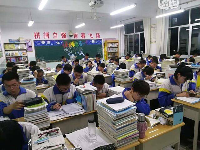 陈默老师高中陪读好还是住宿好哪种方式学习氛围更好看完这6点再决定