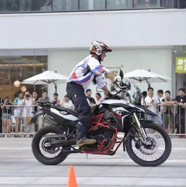 众多一线品牌新款摩托发布与试驾,近距离感受顶级摩托特技表演车队