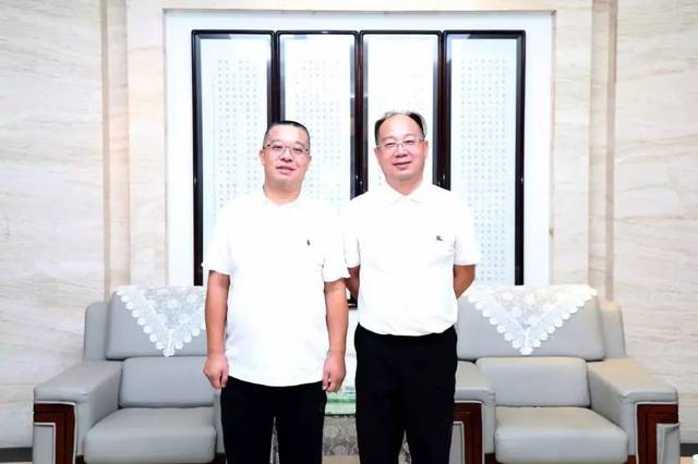 胡国安董事长与湖南省演艺集团总经理胡俊