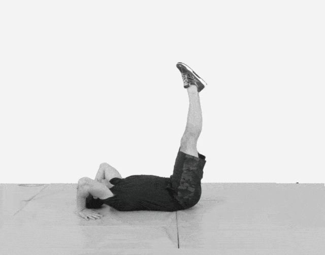 看看这四脚朝天的椅腿,孔武有力,像不像邵氏武侠片里的鲤鱼打挺!