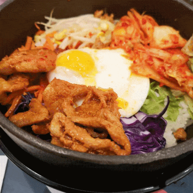鸡肉拌饭,鱿鱼拌饭 五种口味,鲜香爽口 与别家的石锅拌饭不同的是