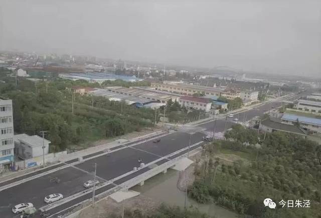 这两条路的贯通将很大程度地缓解亭枫公路的车流量,为市民们营造更为