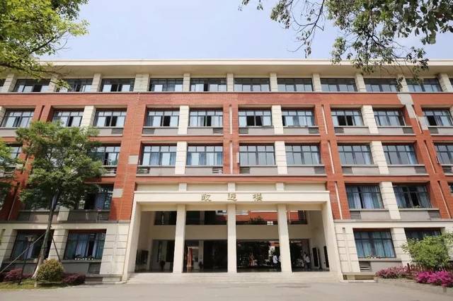 成都七中八一学校换帅 新校长是资深七系