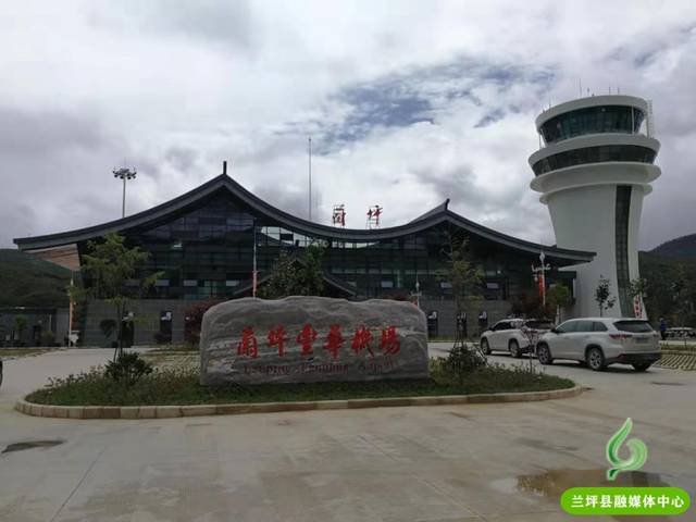 清水和石头