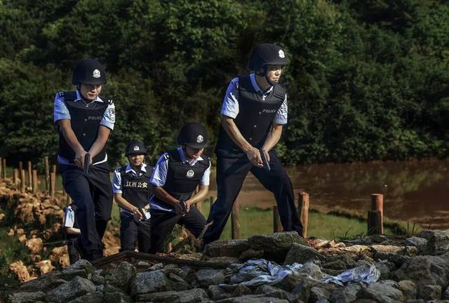 丰城民警——余旭华行走在刀尖的缉毒英雄