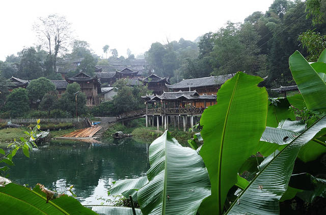 船,到处都是小船,这里是"山里的土家威尼斯"——重庆酉阳河湾山寨(二)