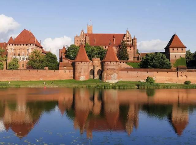 图片来源:salzburg-burgen.at 马尔堡城堡(malbork castle,波兰