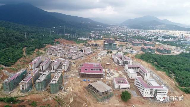 据介绍,莆田学院迁建工程总建筑面积约60万平方米,占地面积近2000亩