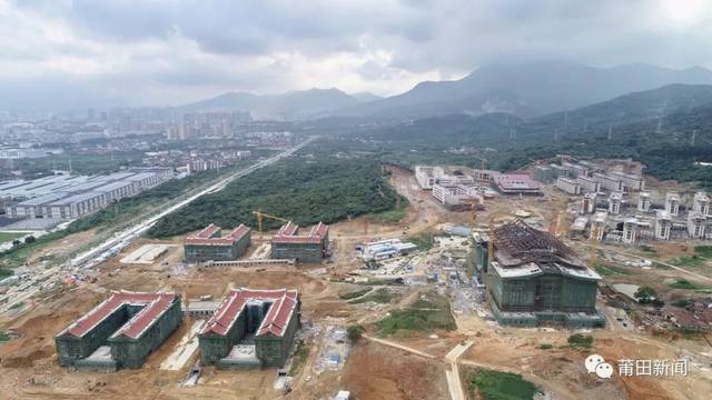 据介绍,莆田学院迁建工程总建筑面积约60万平方米,占地面积近2000亩