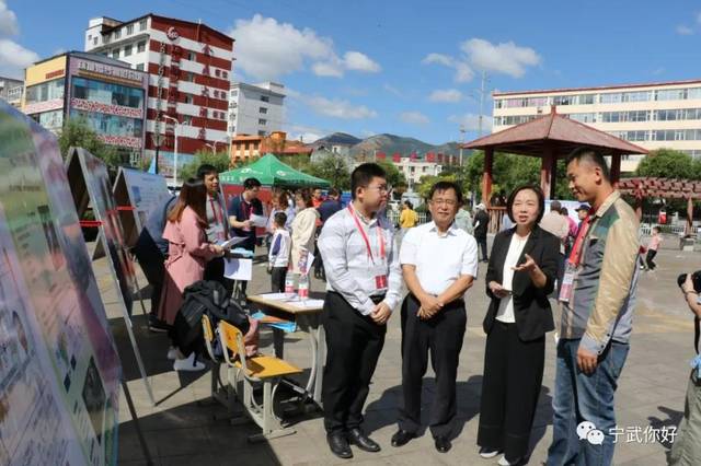 宁武县政府副县长杨丽琴现场调研招聘会实效,和北京人力资源服务行业