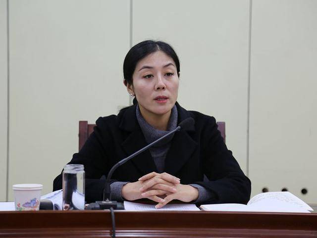 曾与40多名官员发生过关系的女副市长受审,被控受贿1439万