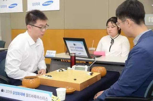 陈耀烨战胜崔精 赛后进行了第二轮抽签,焦点战陈耀烨再战申真谞