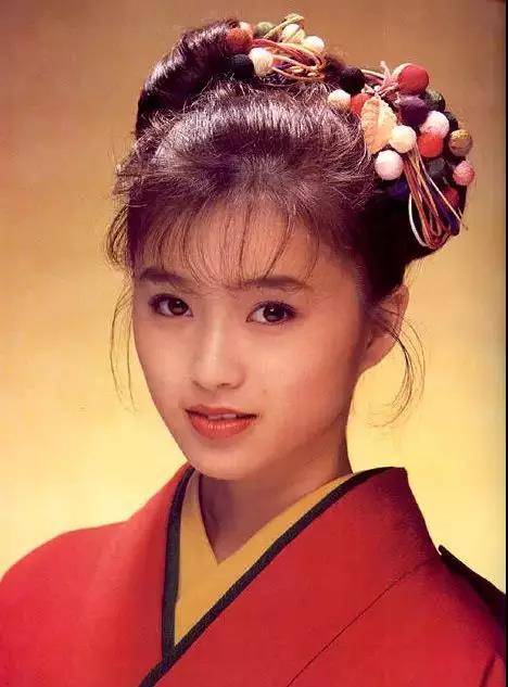 不幸的酒井法子:儿时遭抛弃婚后被家暴,天后吸毒沦落到拍风月片