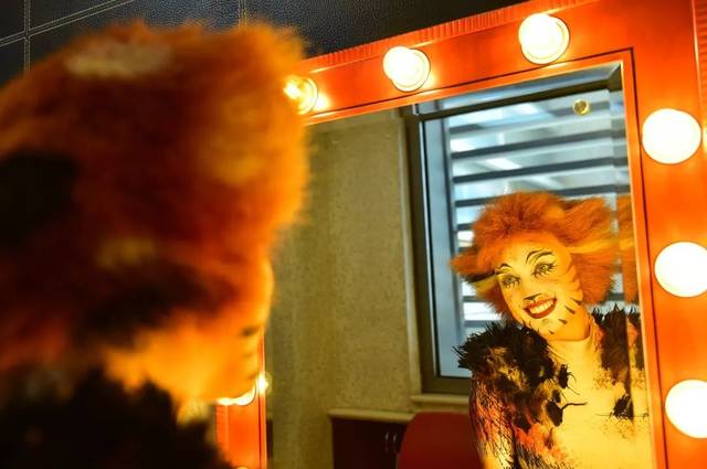 发圈彩虹屁文案都帮你准备好了,你与音乐剧《