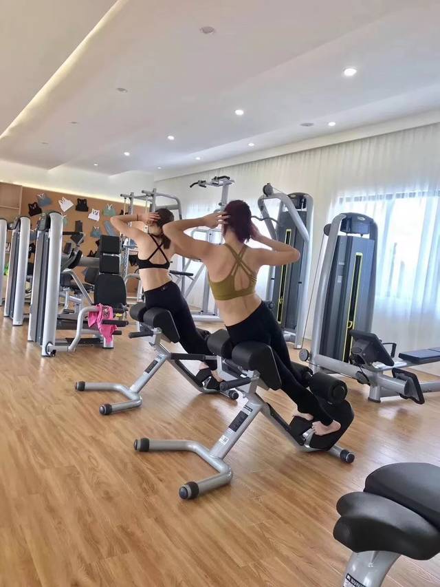 男人被实力打脸!美女化妆师转行做私教,2年开