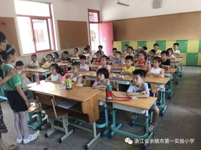 我们是小学生啦—余姚市第一实验小学举行一年级新生始业教育活动