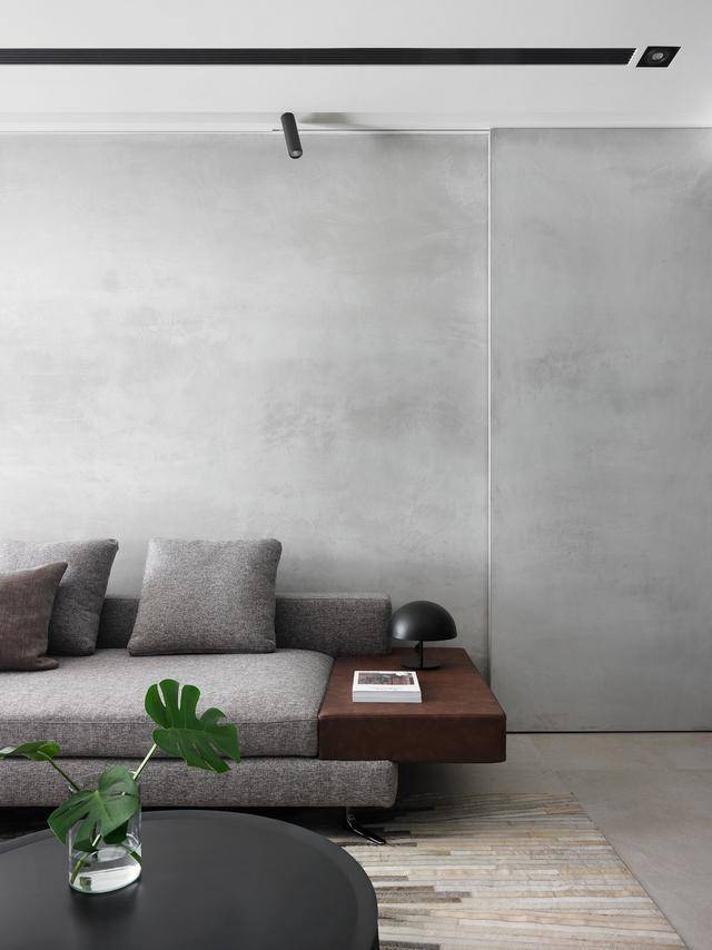 灰色与原木色搭配装修,水泥背景墙有特色