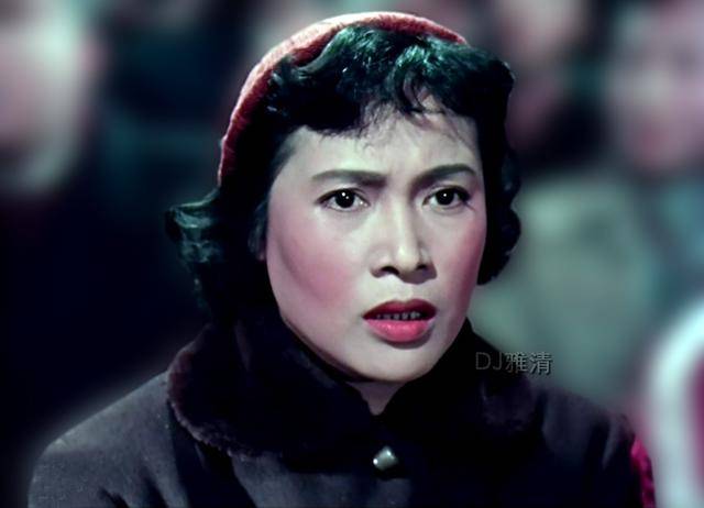 上图为秦怡在《女篮五号》中的造型.