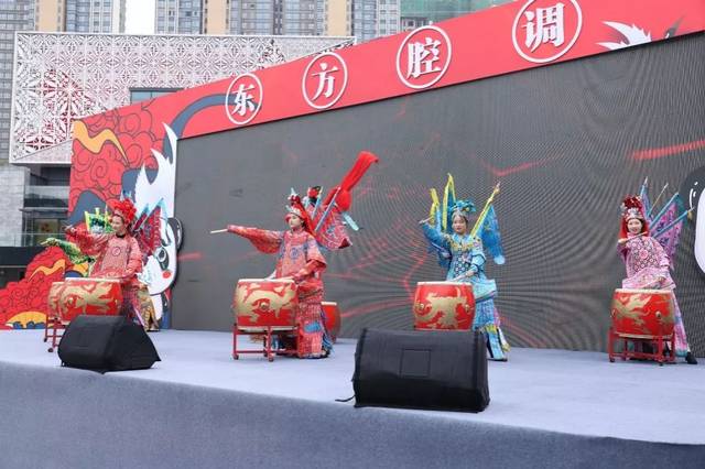 潮酷来袭 一场极具中国风的鼓舞和功夫狮,国潮范十足.