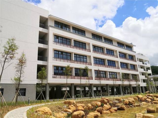 博师高级中学新校区来了,巍峨大楼迎新生