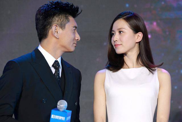 刘诗诗儿子正面照曝光,长得不像爸也不像妈,网