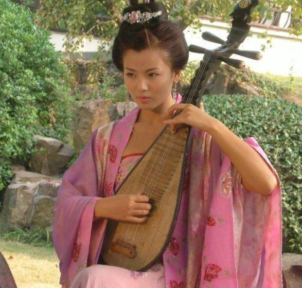 女明星弹琵琶:刘亦菲叶璇殷桃杨幂郑爽刘涛蒋勤勤,谁惊艳时光?
