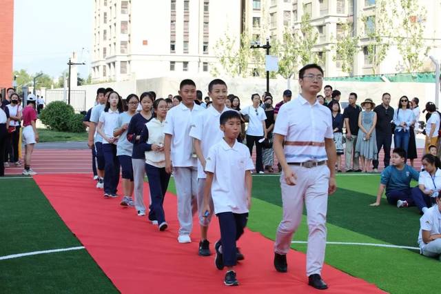 9月1日,北京十一晋元中学首次迎新生,这所以初中校为最