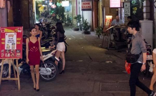 原创越南夜市如果有美女说"我爱你,为何不能随便回应?套路太深!