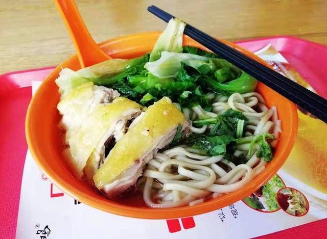 游机鸡面,看着白切鸡,就很有食欲