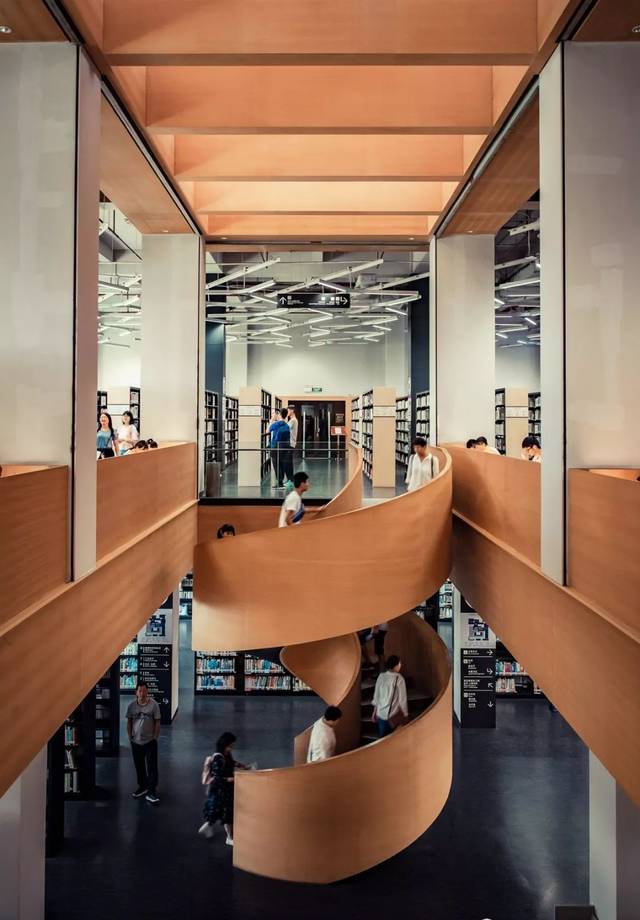 看跪了!广东的大学图书馆到底可以豪华到什么程度?