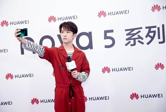 华为nova全球代言人易烊千玺