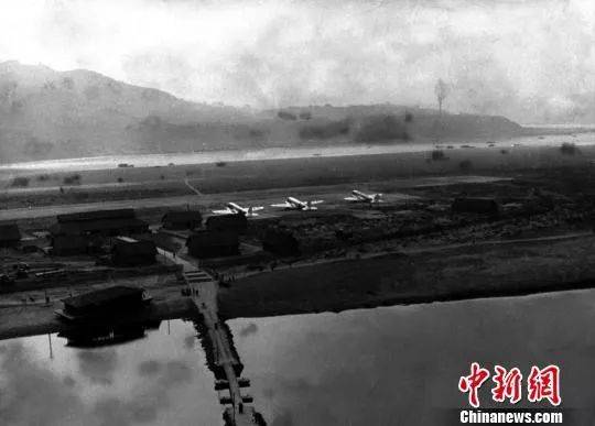 图为1941年的重庆珊瑚坝机场全景.资料图片.(图片来源:中新网)