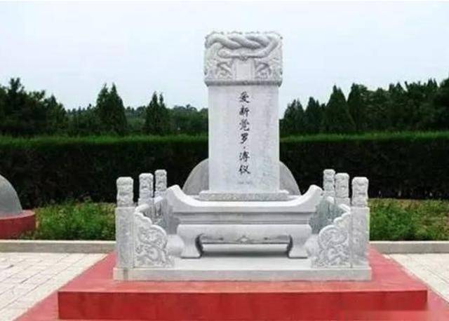 一愣,溥仪表明了自己的身份,并告诉专家这张照片是他父亲载沣的照片