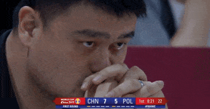 昨晚,整个朋友圈都在刷姚明表情包,易建联却转了这个