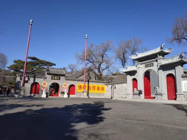 龙凤寺是龙潭山山中龙王庙,关帝庙,观音堂等寺庙的总称.