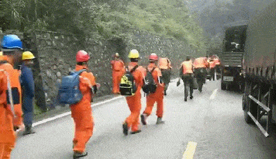 人民日报头版点赞!雅安芦山党员干部在抗洪抢险救援中