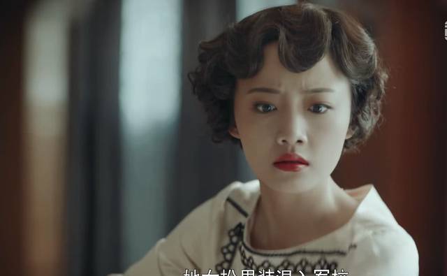 曲曼婷得知谢襄女扮男装,再次见到她的时候,表情出乎意料