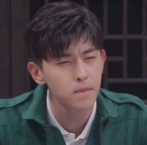 近视明星真不少,邓伦王嘉尔成眯眯眼,古天乐的