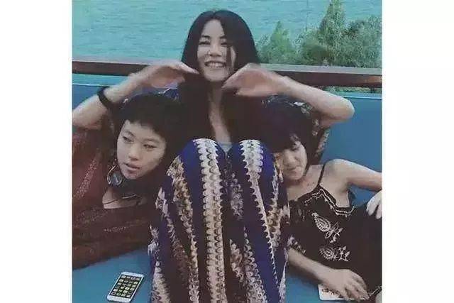王菲怀孕,不惧48岁高龄产子,谢霆锋再当爹,谢霆锋:属于我们自己的孩子