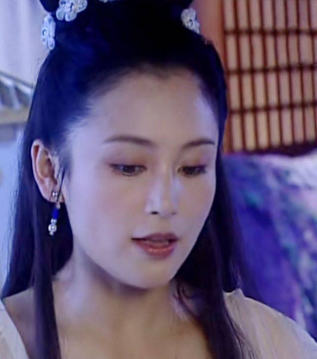 回看年轻时候的陈红绝对就是圈内的"古装美女"代表,像当年她在电视剧