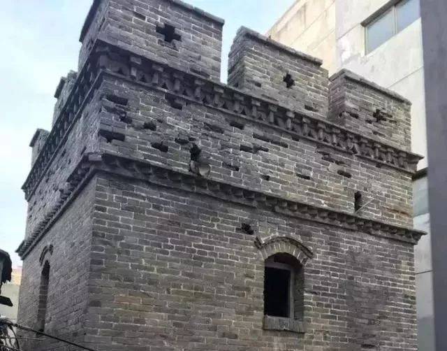 黄口镇主要历史遗迹有:三圣阁古庙,炮楼遗址等等.
