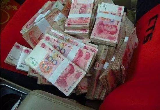 广东一男子把65万现金放后备箱,第二天发现钱没了