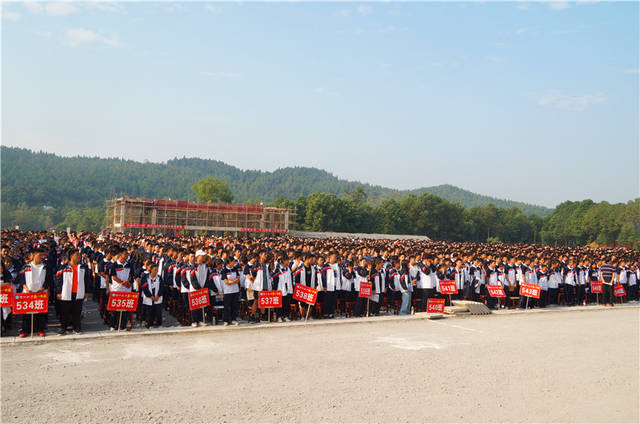 隆回县九中举行2019-2020学年度开学典礼